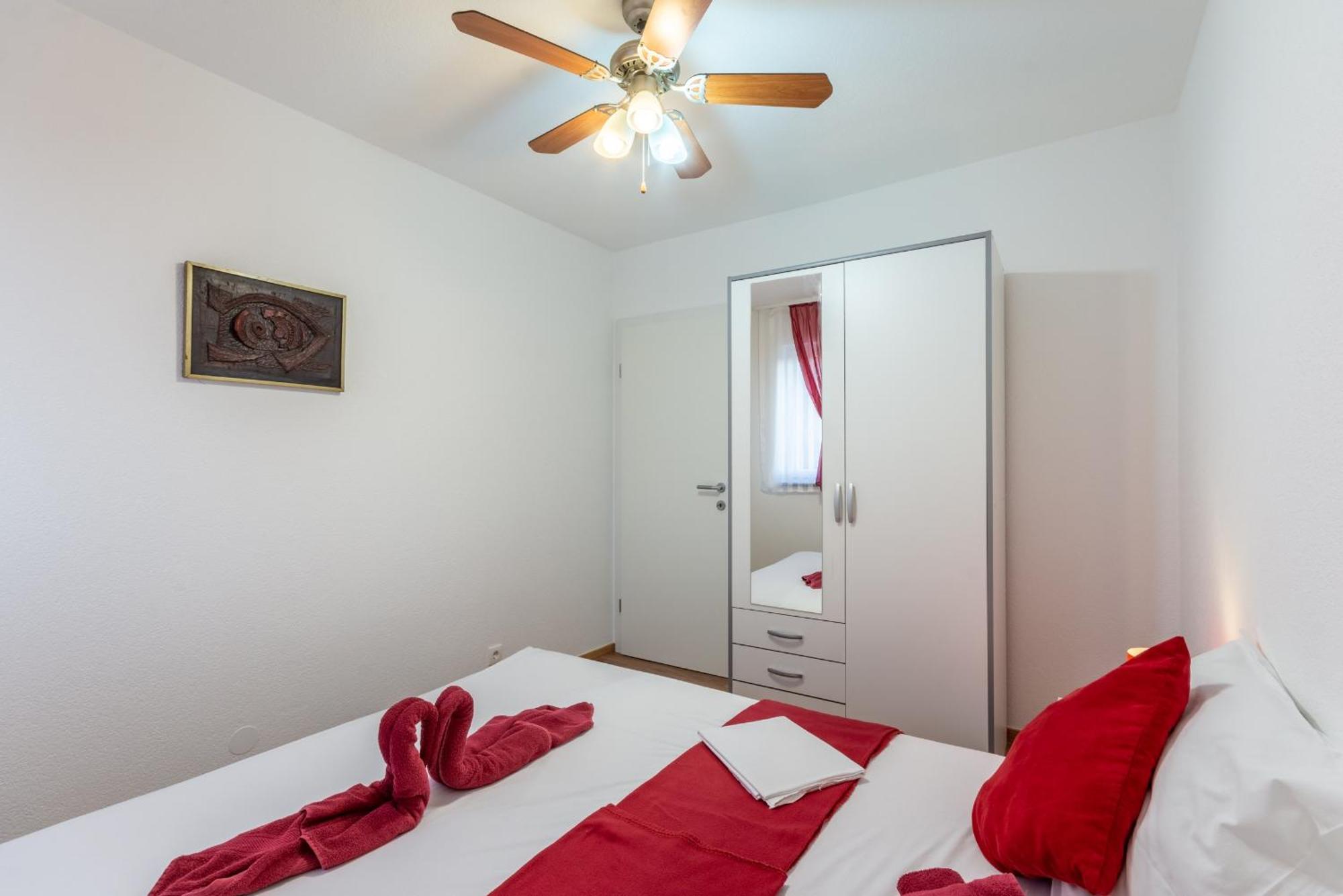 Family Friendly Apartments With A Swimming Pool Stanici, Omis - 18676 Zimmer foto