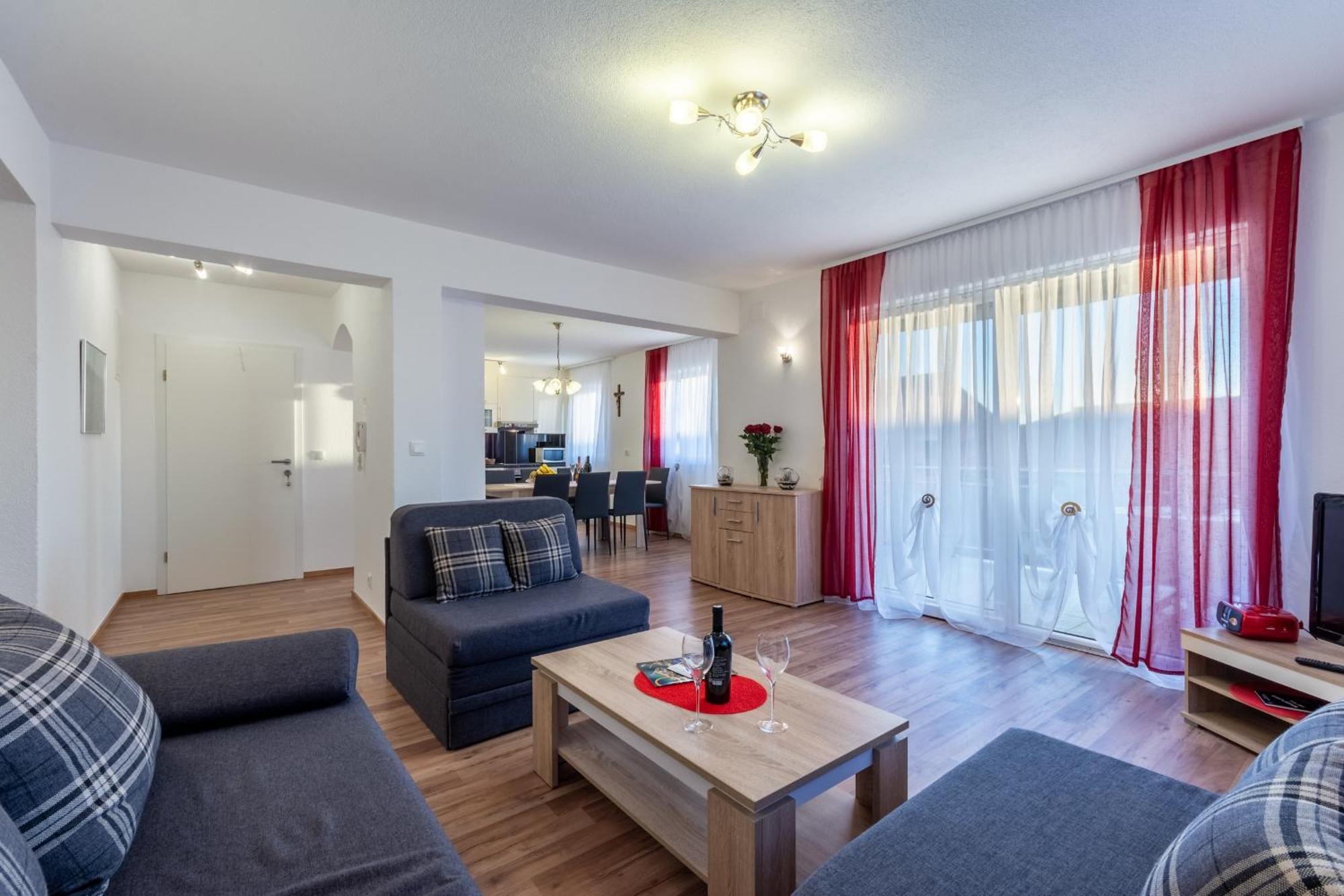 Family Friendly Apartments With A Swimming Pool Stanici, Omis - 18676 Zimmer foto