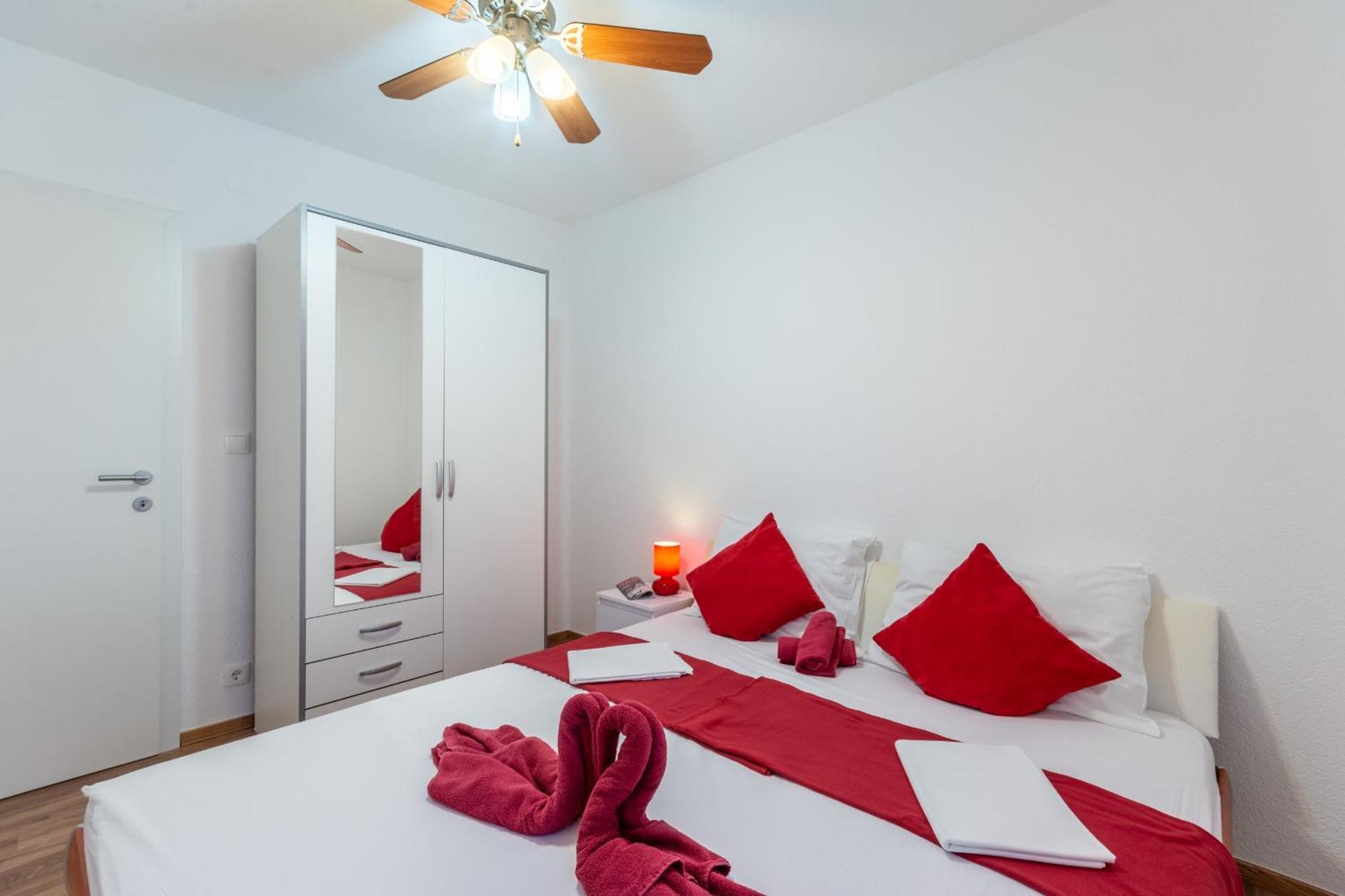 Family Friendly Apartments With A Swimming Pool Stanici, Omis - 18676 Zimmer foto